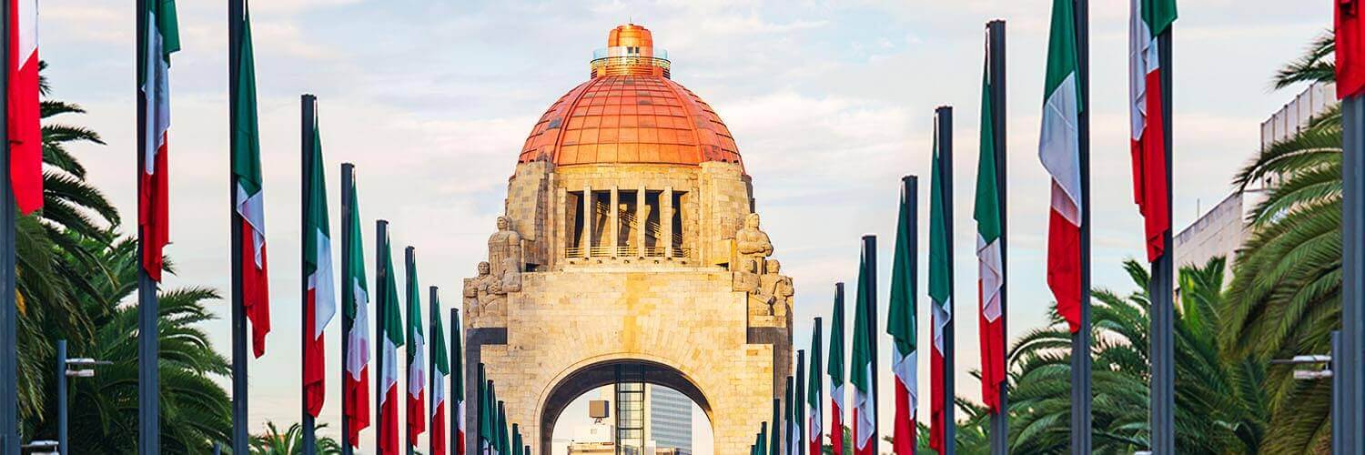 Monumento Histórico Edificio del Palacio Nacional en la Plaza de la Constitución en la Ciudad de México